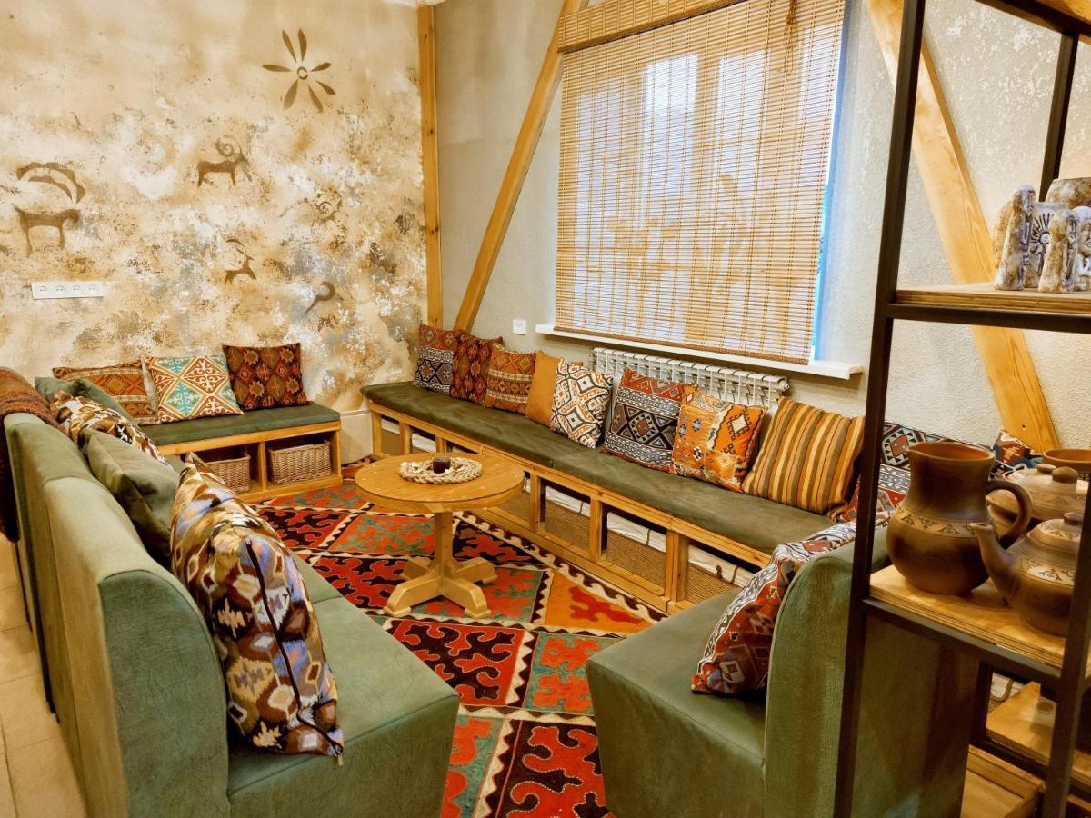 Silkroad Guesthouse Bishkek Exterior photo