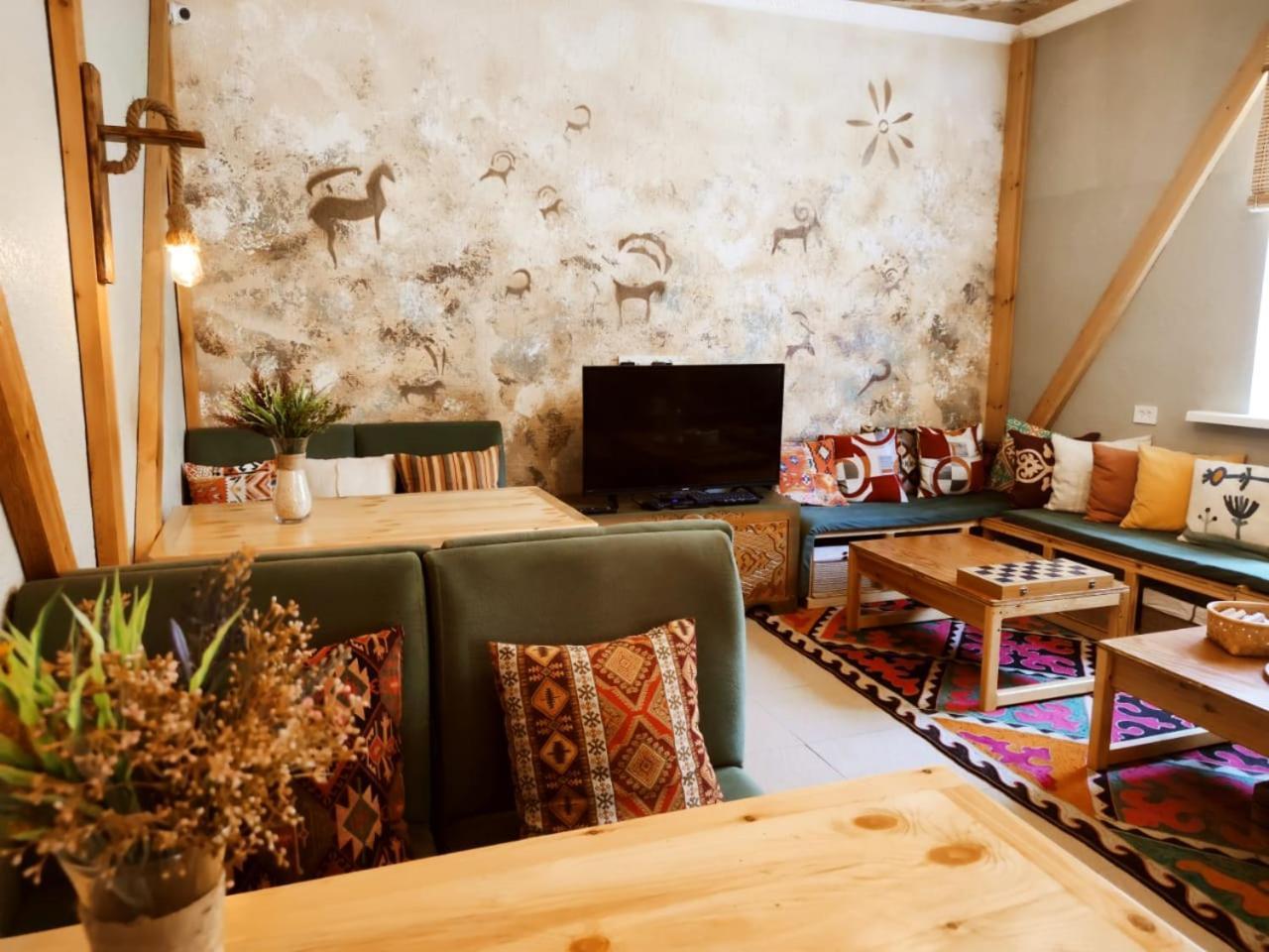 Silkroad Guesthouse Bishkek Exterior photo