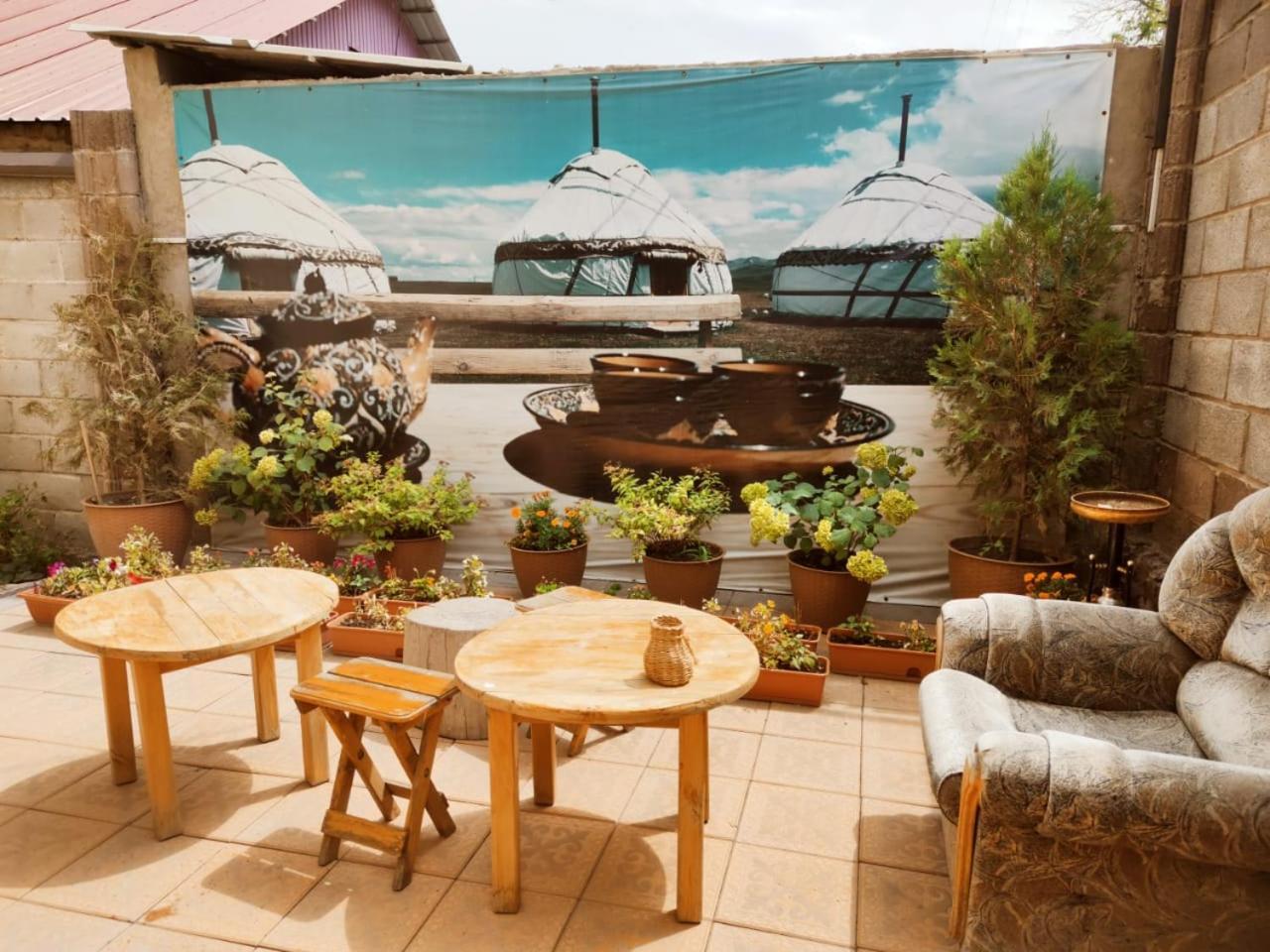 Silkroad Guesthouse Bishkek Exterior photo